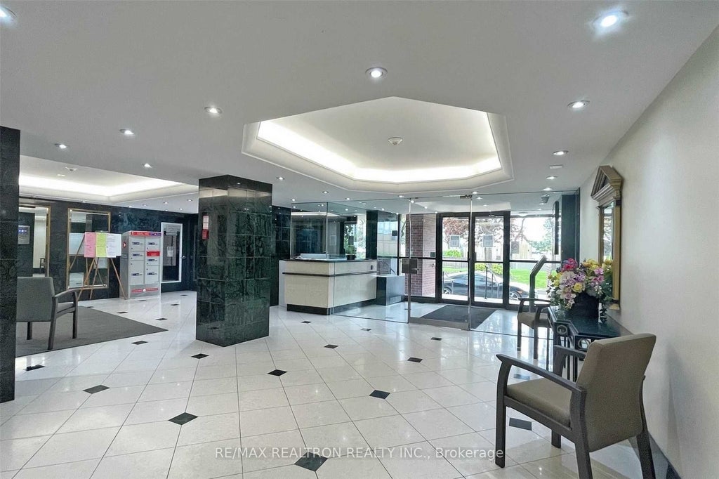 2365 Kennedy Road 408, Toronto E07