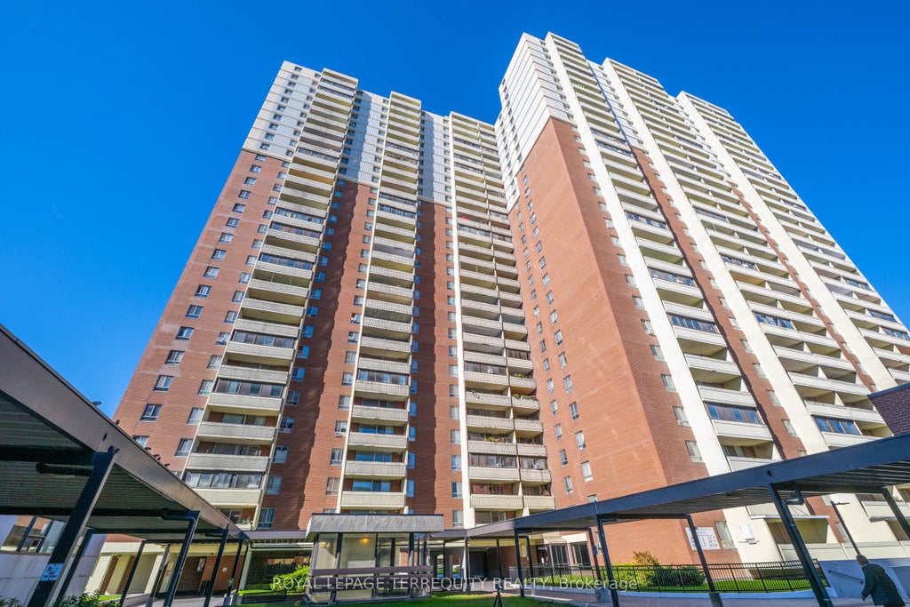 5 Massey Square 519, Toronto E03