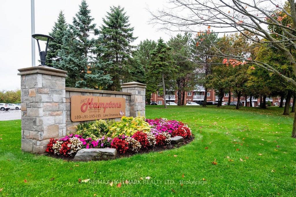 193 Lake Driveway Drive W 201, Ajax