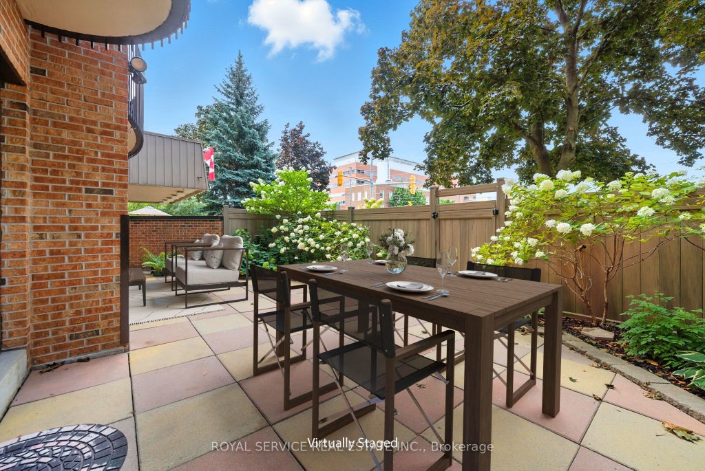 337 Simcoe Street N 101, Oshawa