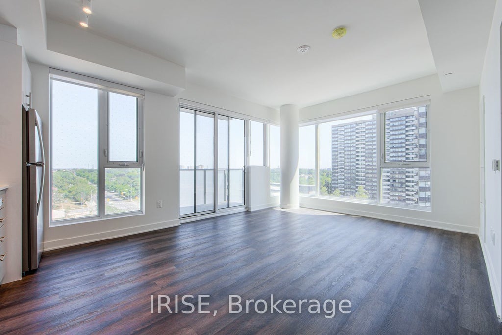 3030 Pharmacy Avenue 1323, Toronto E05