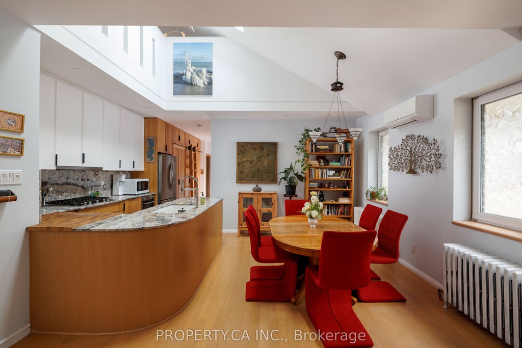 52 Wineva Avenue Upper, Toronto E02