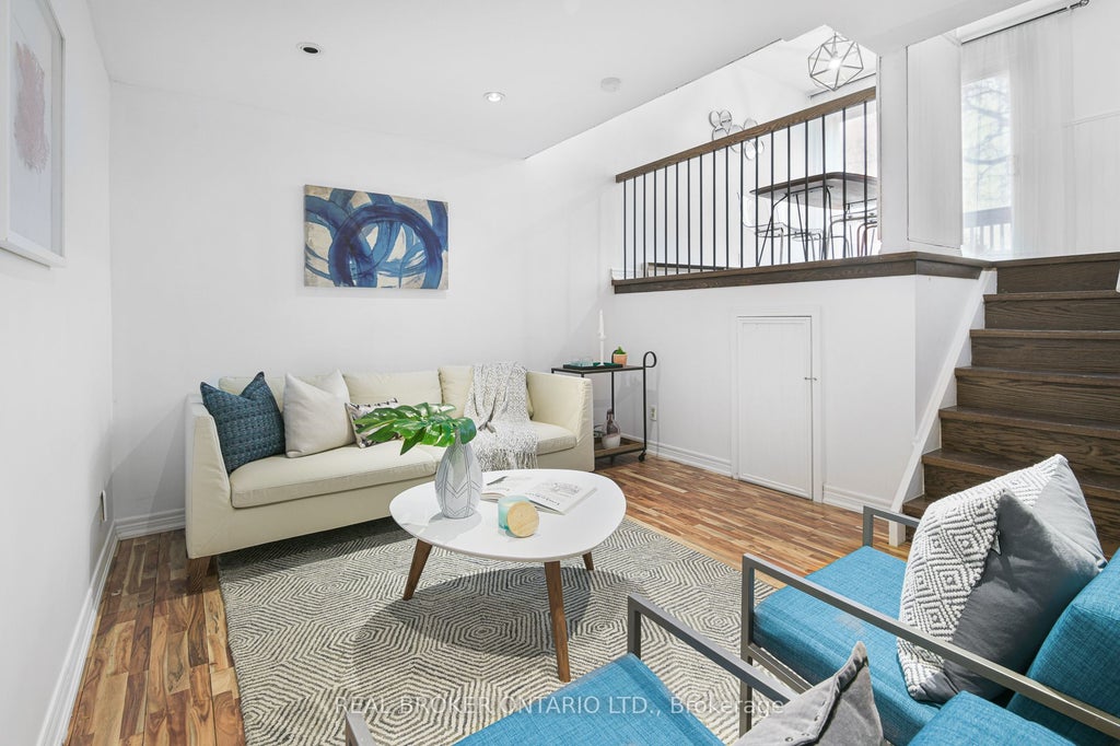 1666 Queen Street E Th24, Toronto E02