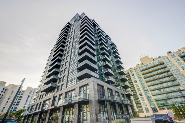 1606 Charles Street 1605, Whitby