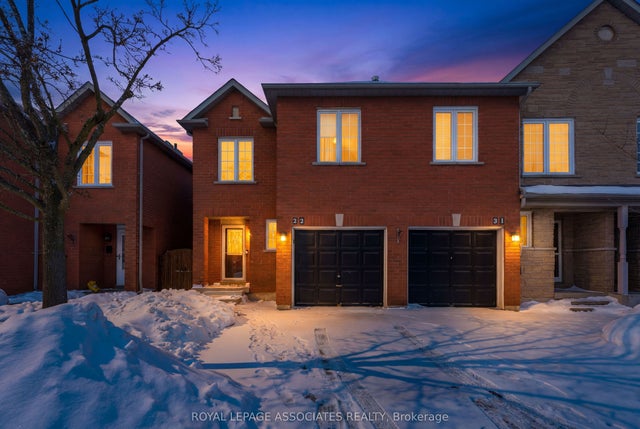 1995 Pine Grove Avenue 22, Pickering