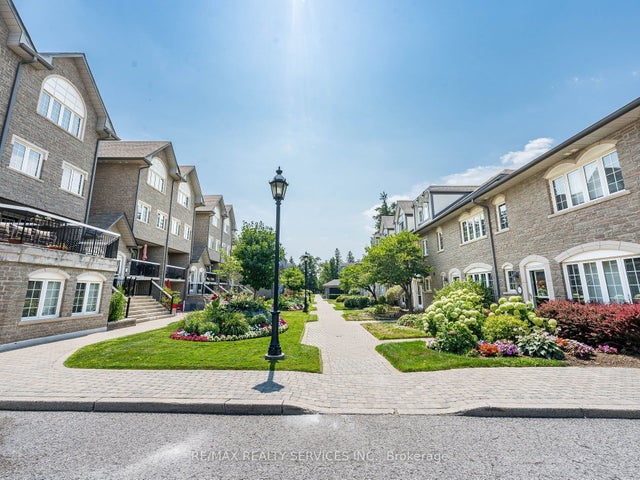 1995 Royal Road 136, Pickering