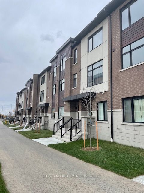 1695 Dersan Street 223, Pickering