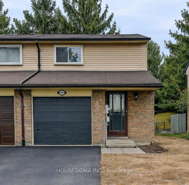 927 Burns Street W 29, Whitby