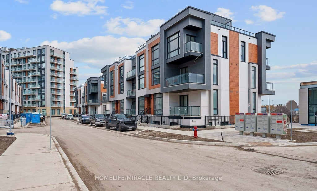 5 Stackley House Lane 704, Richmond Hill