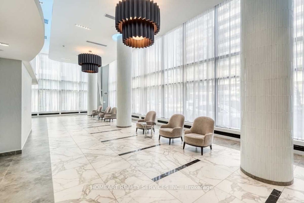 95 Oneida Crescent 1610, Richmond Hill