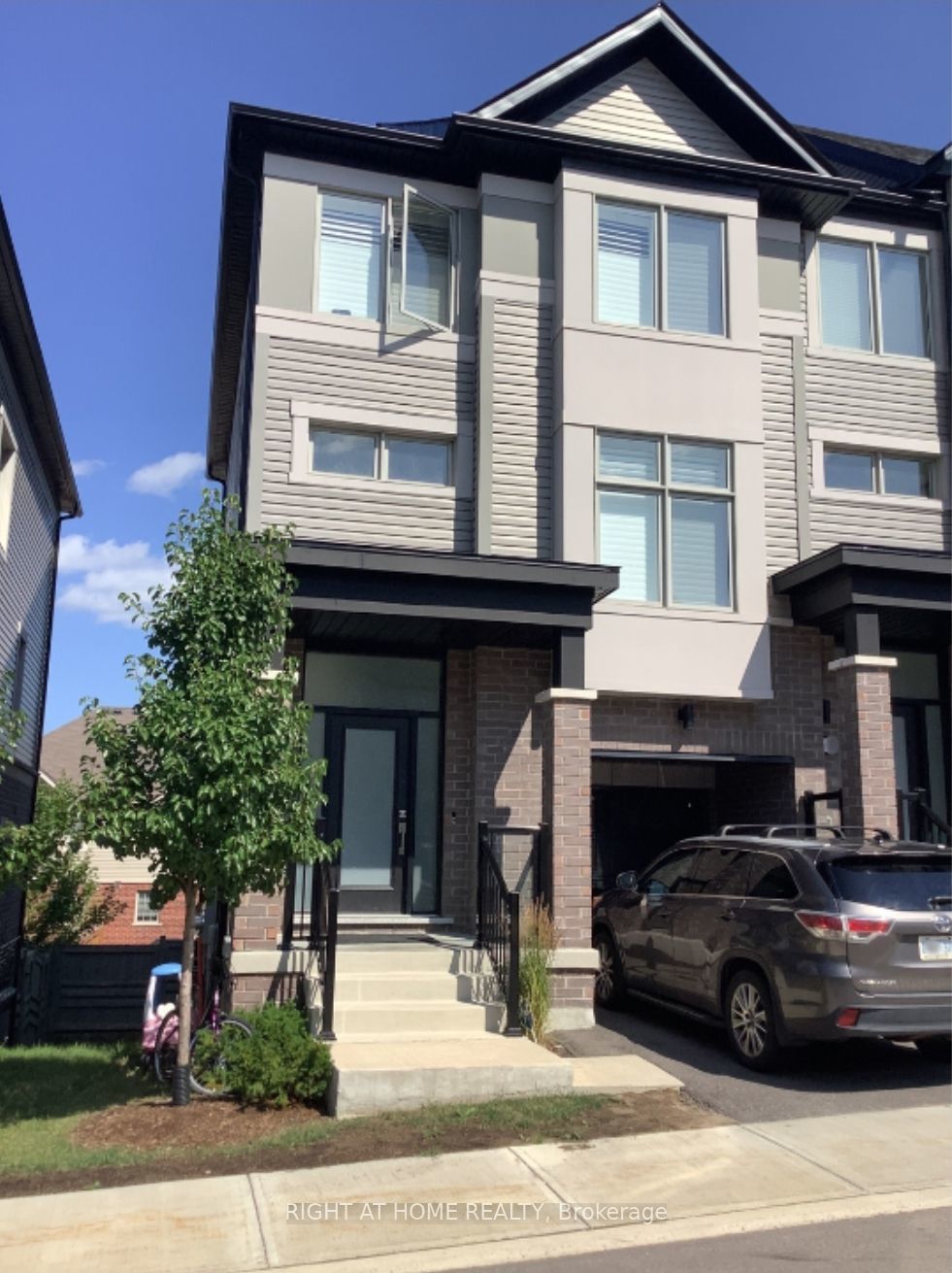 14 Hughes Lane W, New Tecumseth