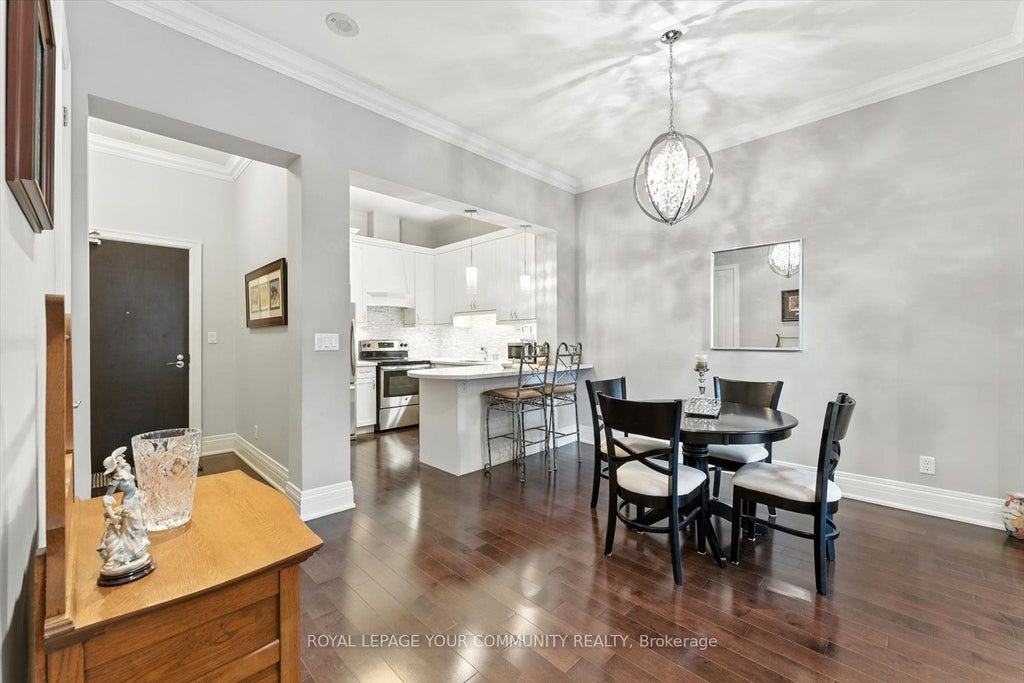 80 Burns Boulevard 101, King