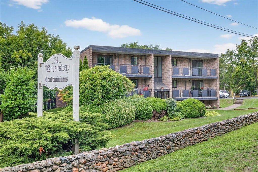 74 The Queensway N/a S 102, Georgina