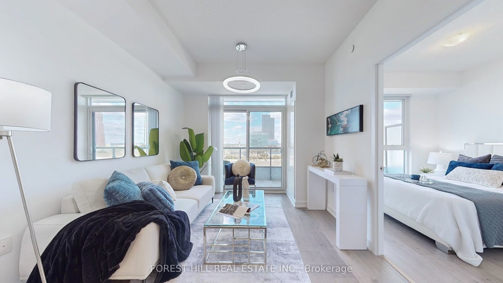 38 Honeycrisp Crescent 818, Vaughan