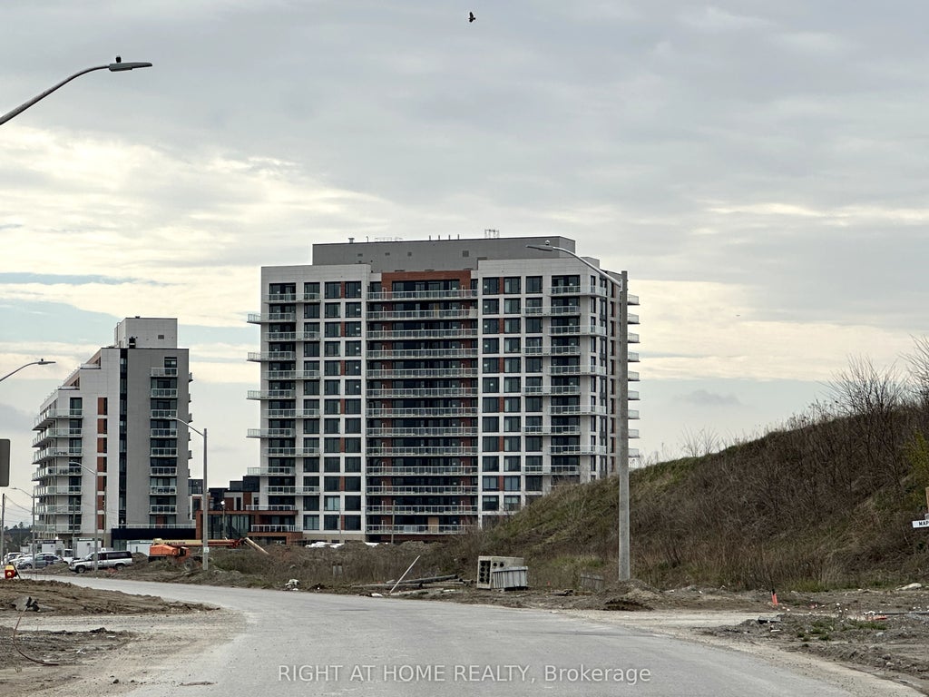 2 David Eyer Road 528, Richmond Hill