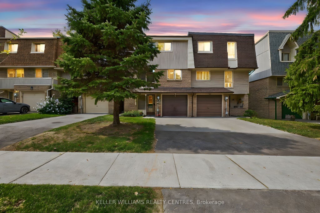 100 Poplar Crescent, Aurora