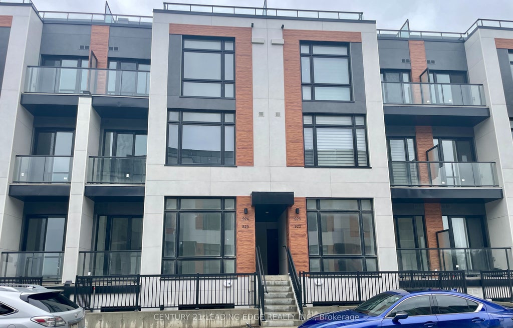 2 Steckley House Lane 924, Richmond Hill