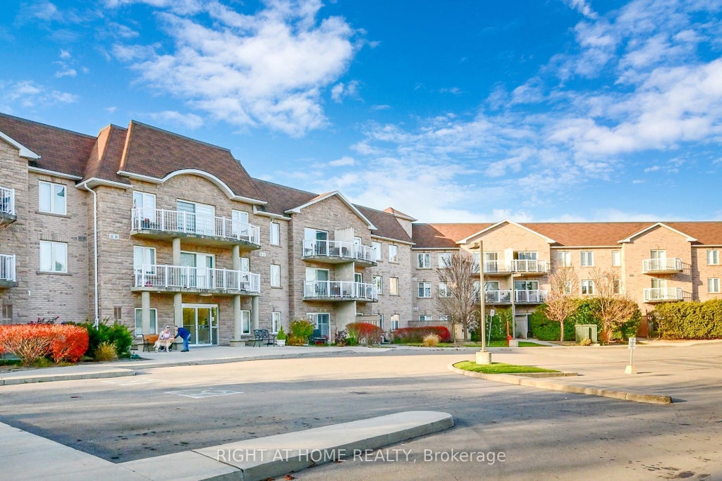 32 Church Street 214, King