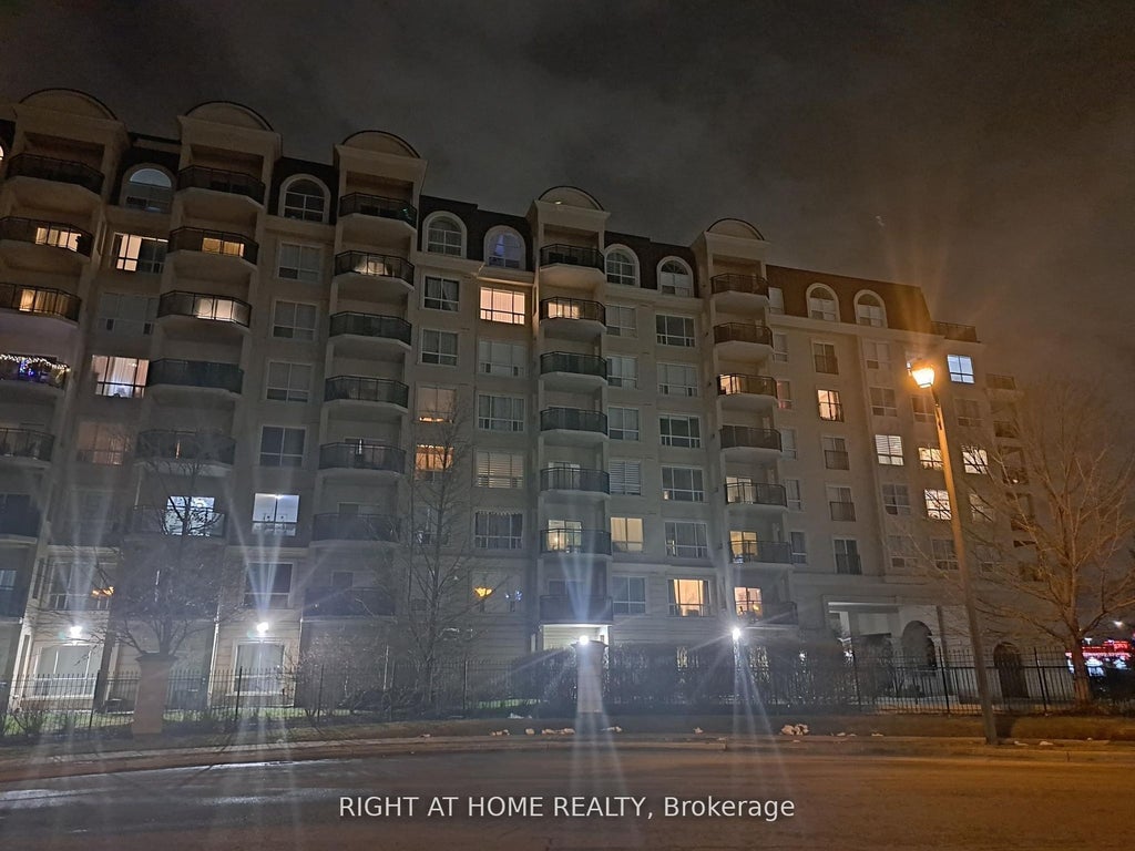 1 Maison Parc Court 704, Vaughan