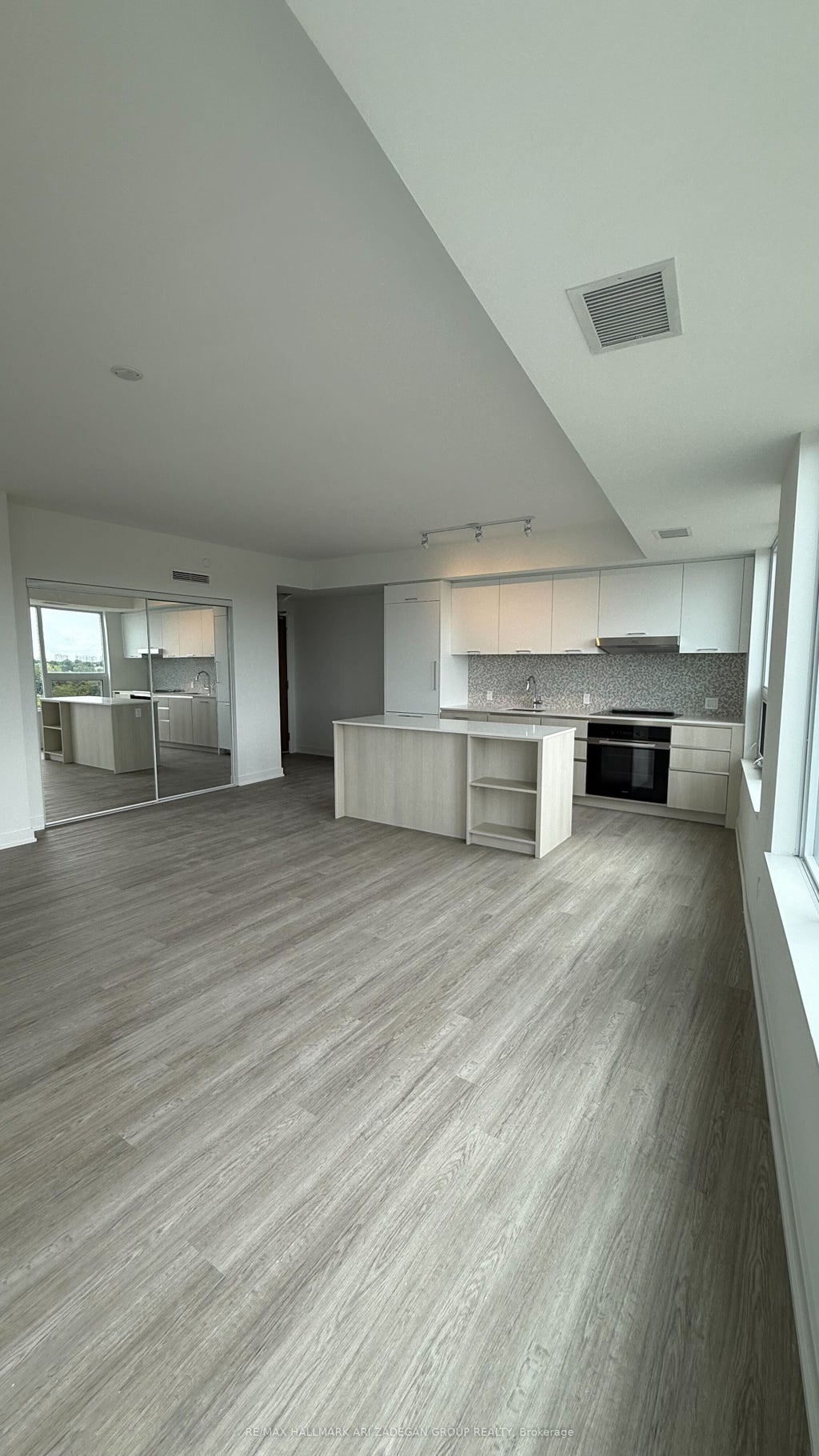 8188 Yonge Street 805, Vaughan