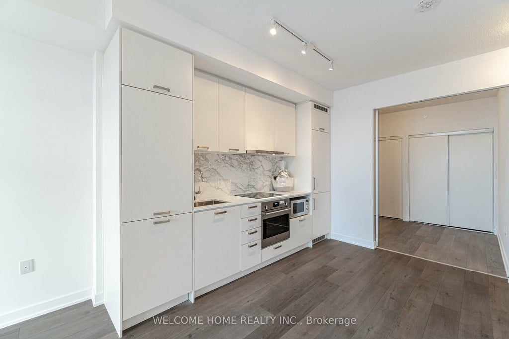 38 Honeycrisp Crescent 1019, Vaughan