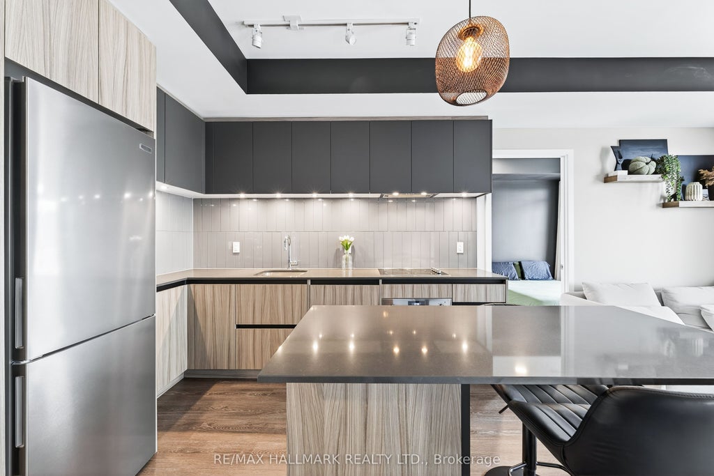 7950 Bathurst Street 901, Vaughan