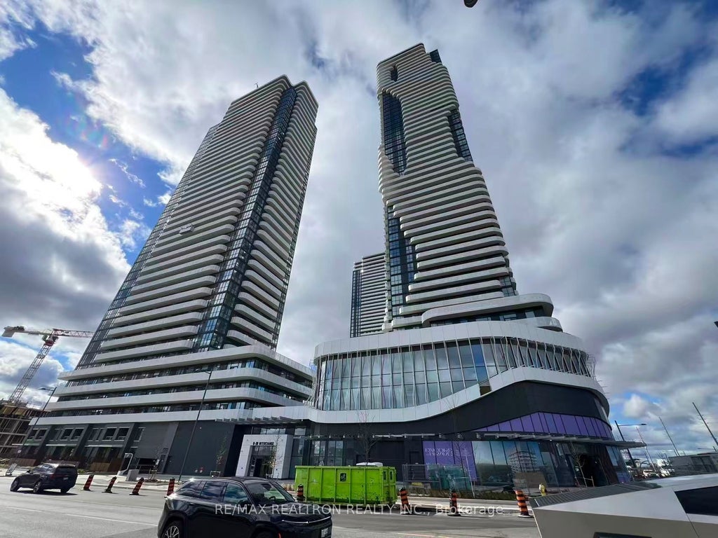 28 Interchange Way 4610, Vaughan