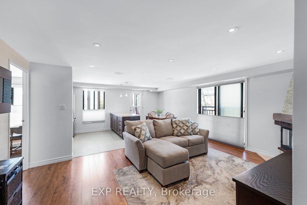 15390 Yonge Street 104, Aurora