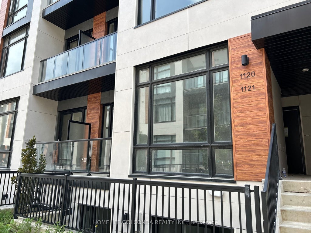 12 David Eyer Road 1121, Richmond Hill