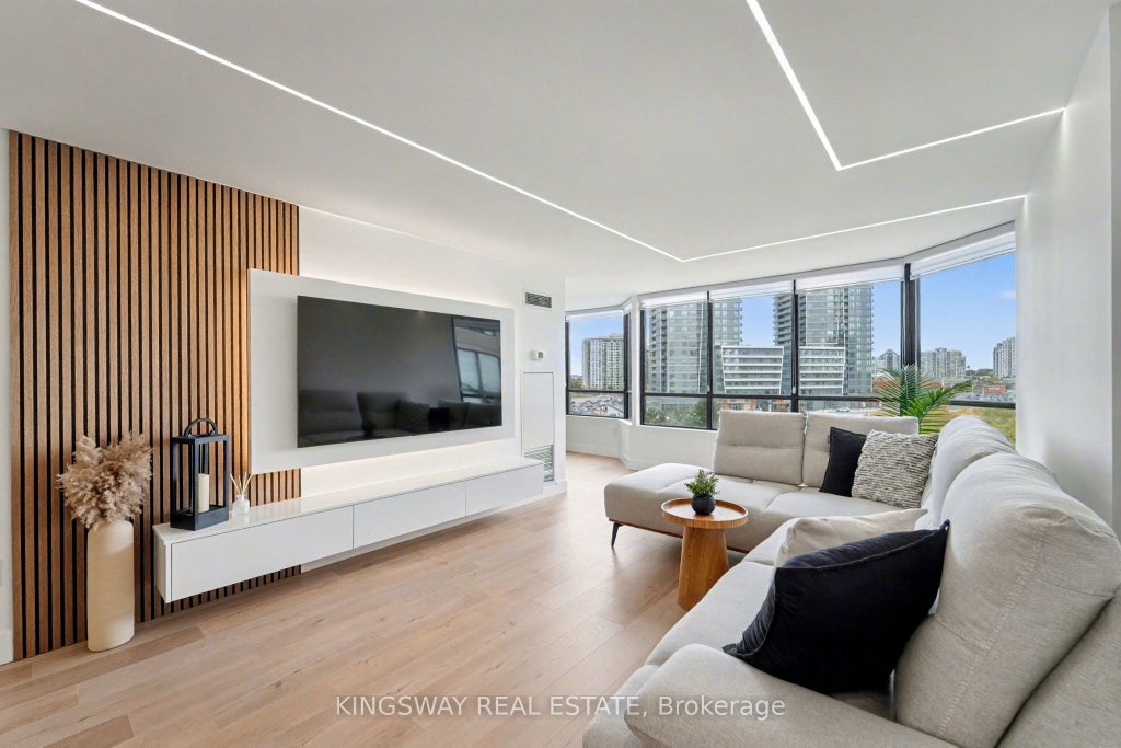 7420 Bathurst Street 712, Vaughan