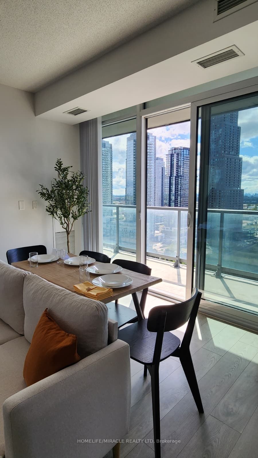 7895 Jane Street 2004, Vaughan