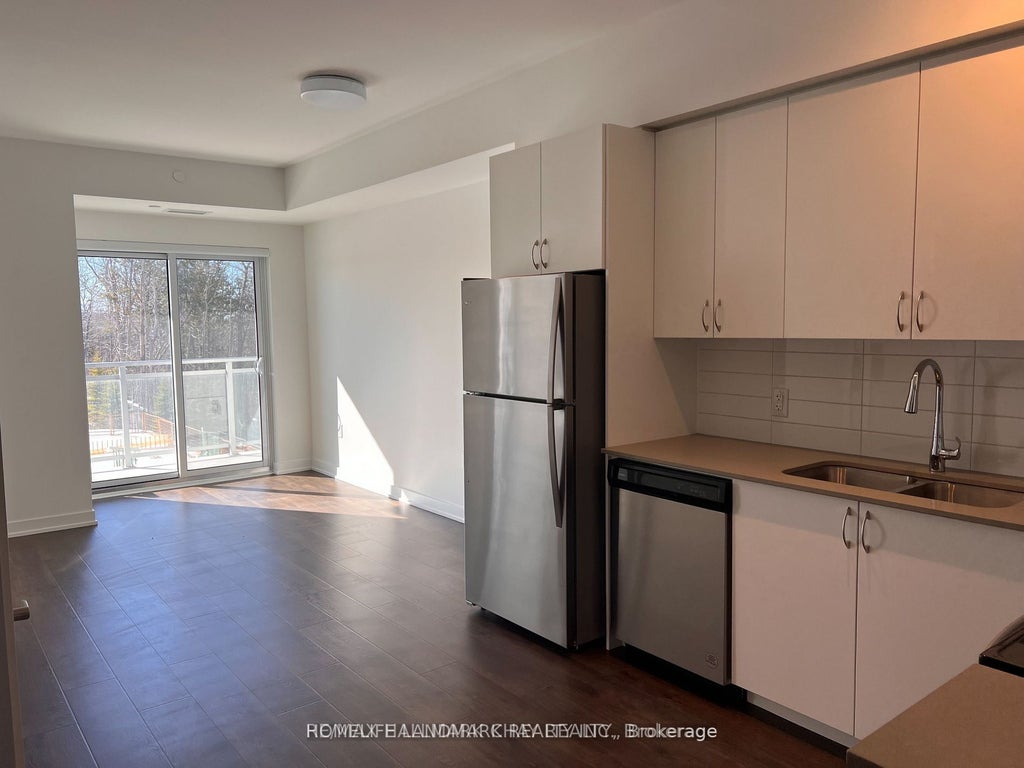 56 Lakeside Terrace 202, Barrie