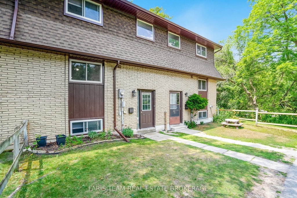 233 Innisfil Street 19, Barrie