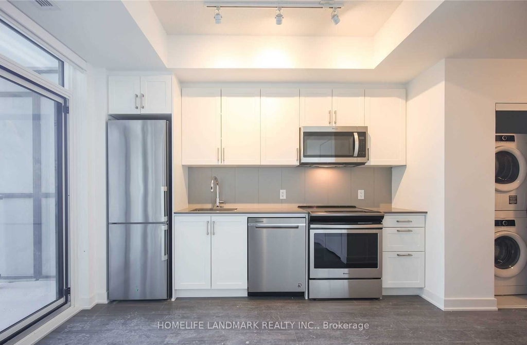 681 Yong Street, Barrie