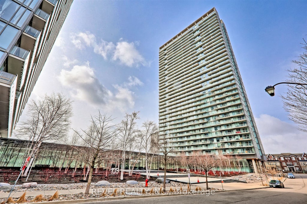 105 The Queensway Street 2805, Toronto W01