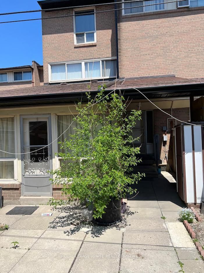 248 John Garland Boulevard 85, Toronto W10