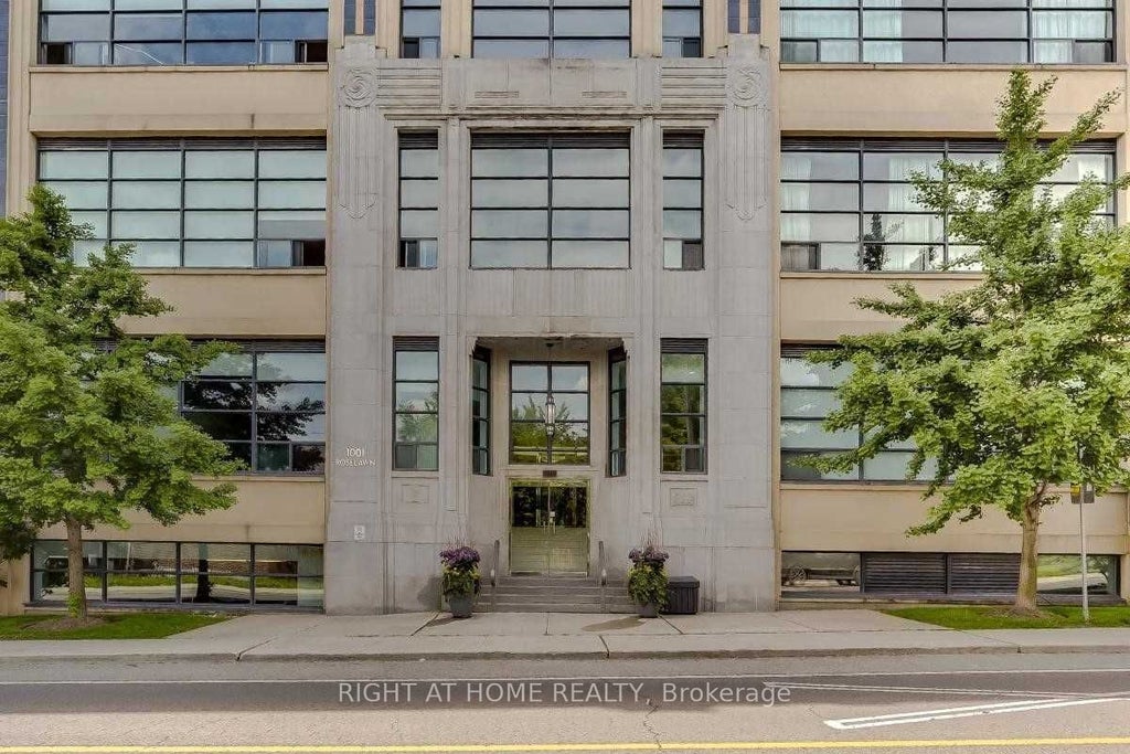 1001 Roselawn Avenue 109, Toronto W04