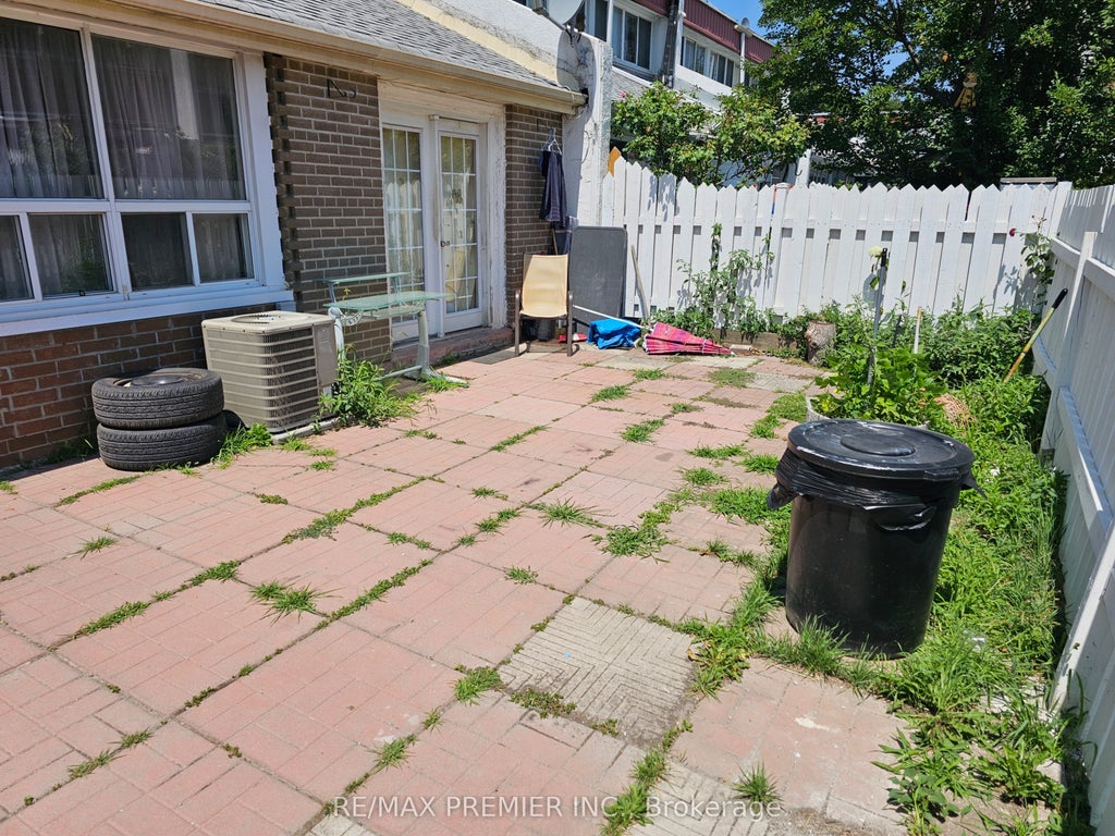 2901 Jane Street Unit 15, Toronto W05