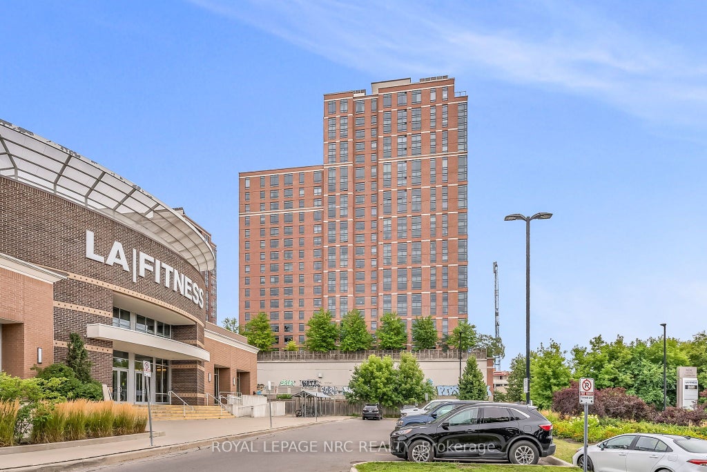 60 Heintzman Street 933, Toronto W02