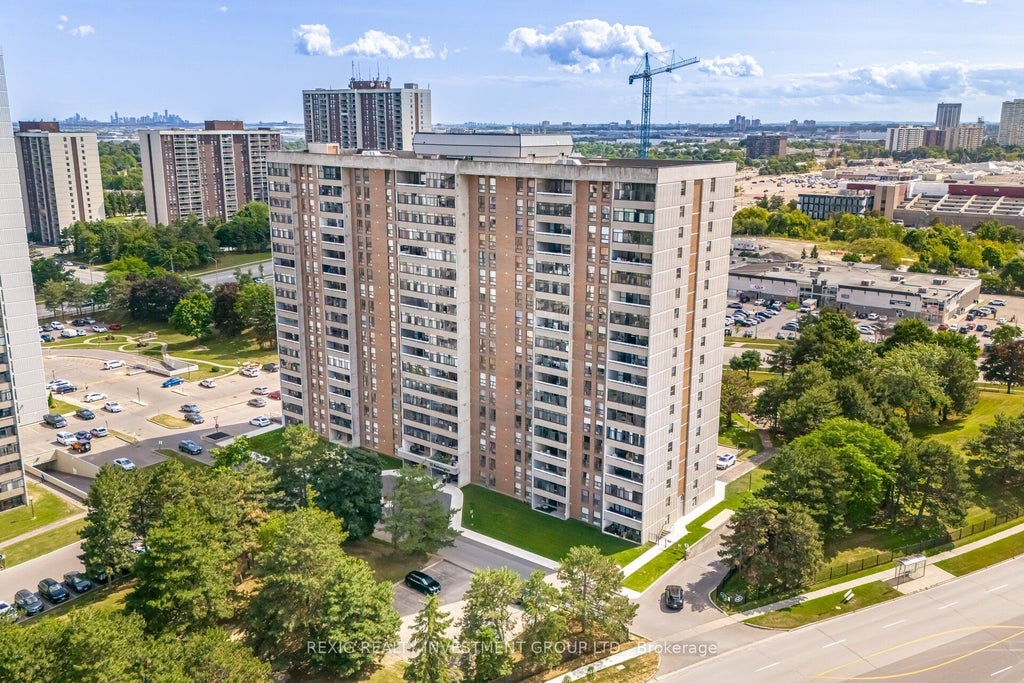 15 Kensington Road 409, Brampton