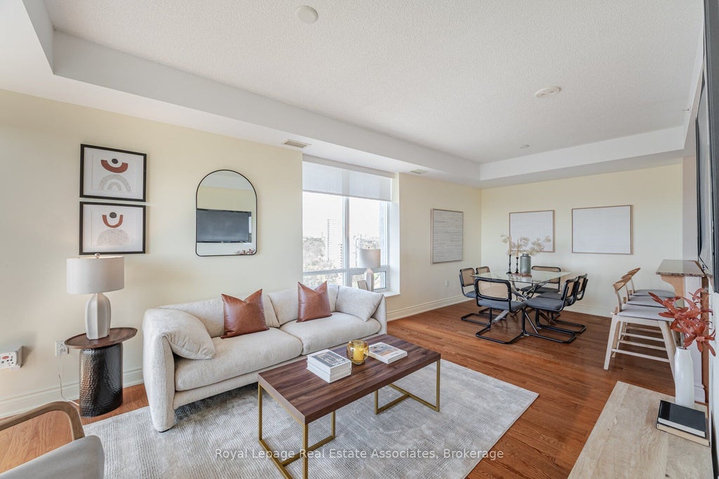 1665 The Collegeway N/a 1704, Mississauga