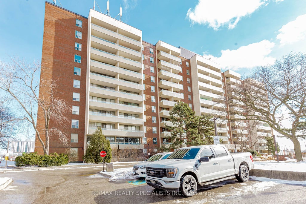 1 Four Winds Drive 106, Toronto W05