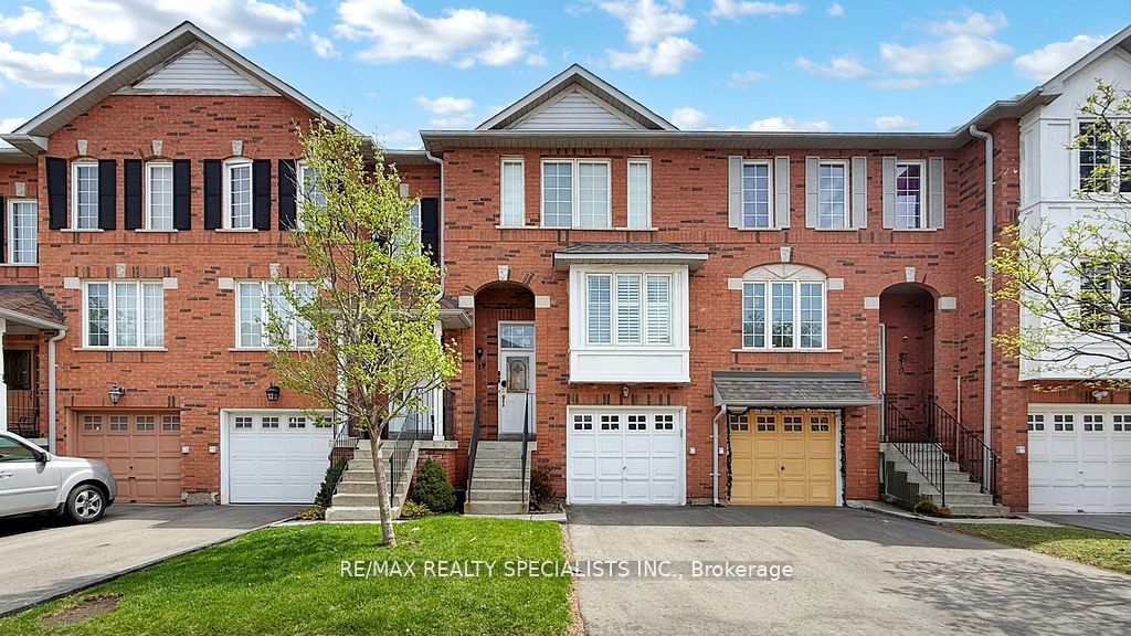 2 Clay Brick Court 19, Brampton
