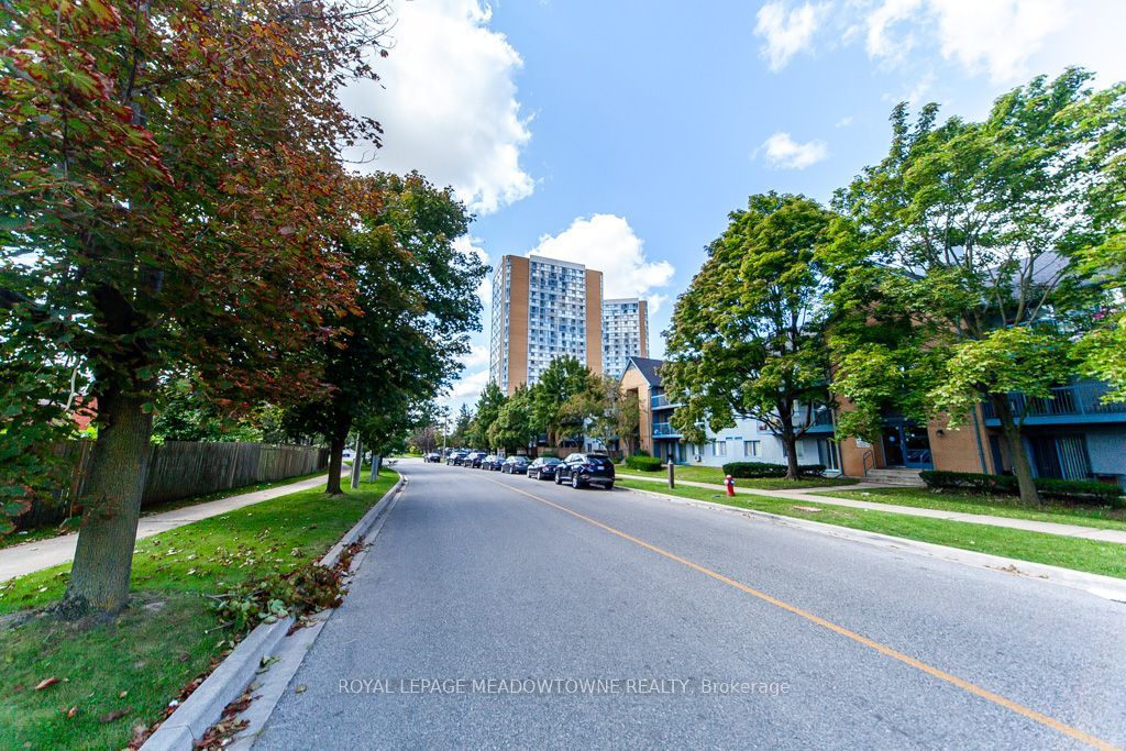 35 Trailwood Drive 1914, Mississauga