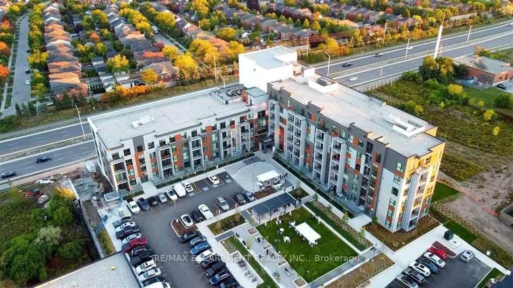 95 Dundas Street W 214, Oakville