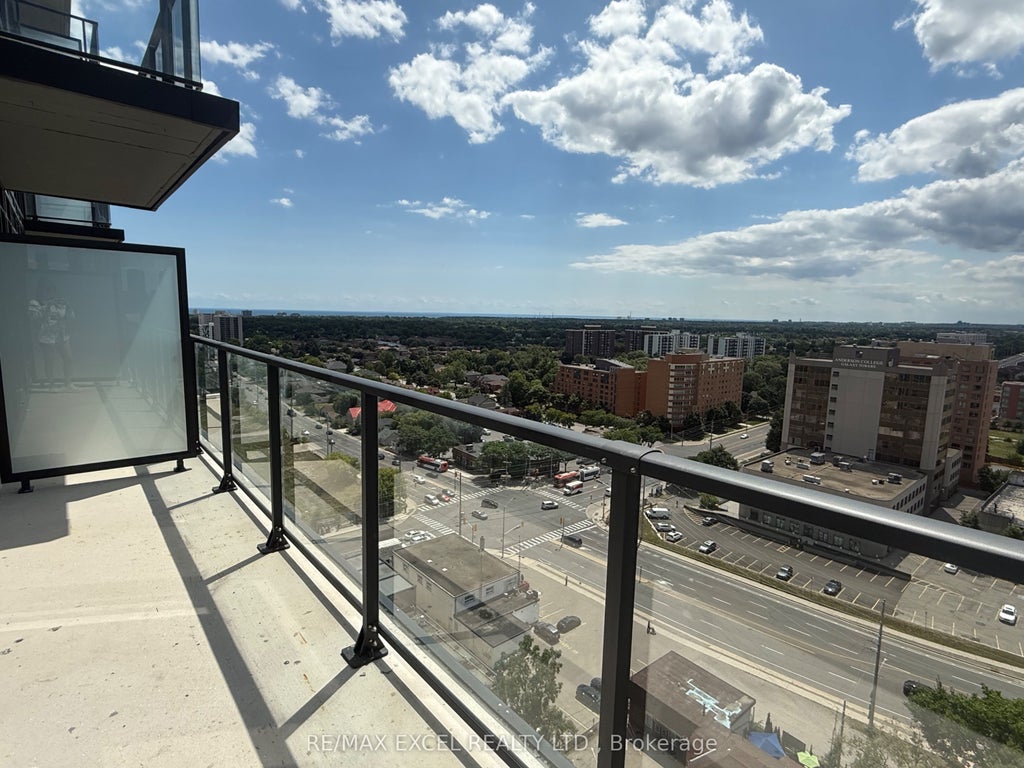 89 Dundas Street W 1612, Mississauga