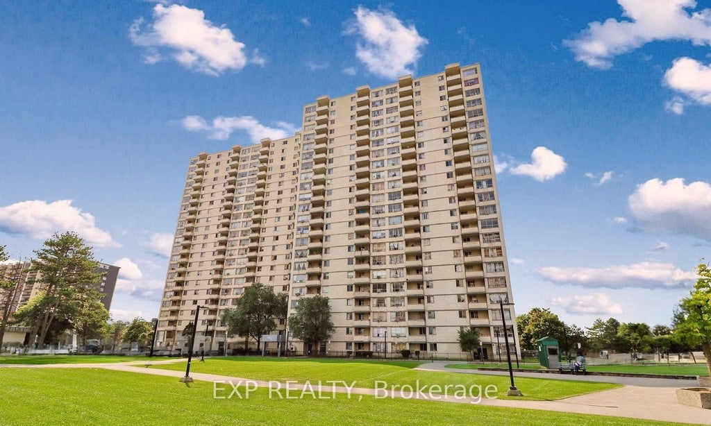 320 Dixon Road 1813, Toronto W09