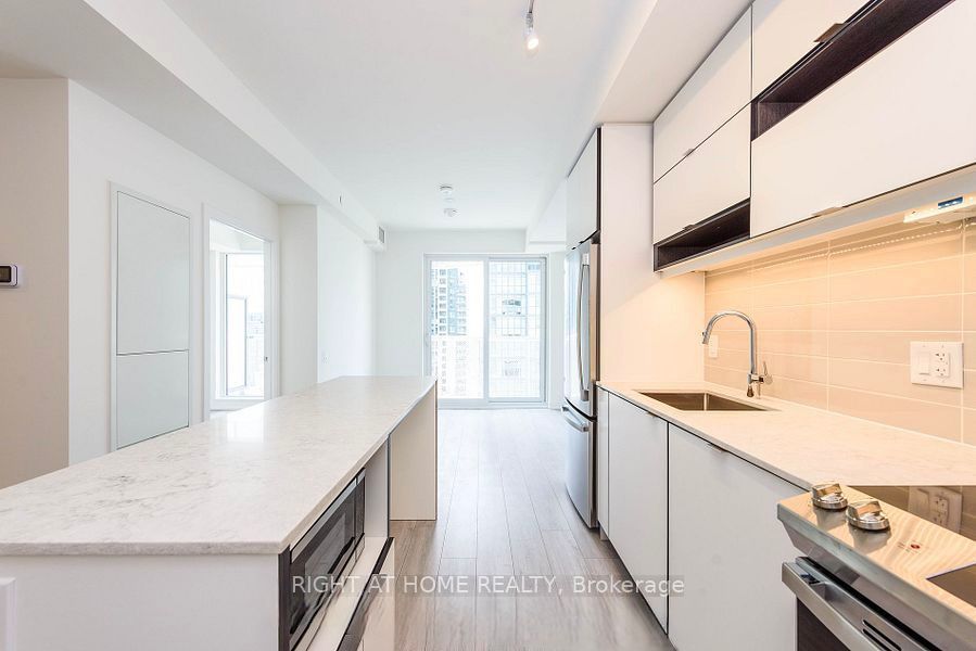 4065 Confederation Parkway 701, Mississauga