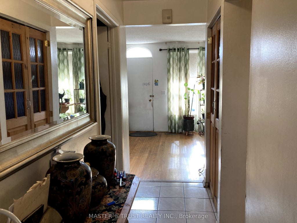 246 John Garland Boulevard 72, Toronto W10