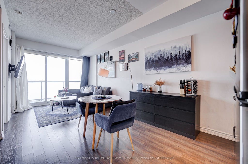 15 James Finlay Way 712, Toronto W05